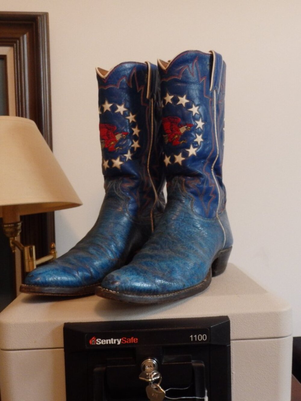 Justin 1776 White Label Cowboy boots 8 1/2 D  Good shape but read description